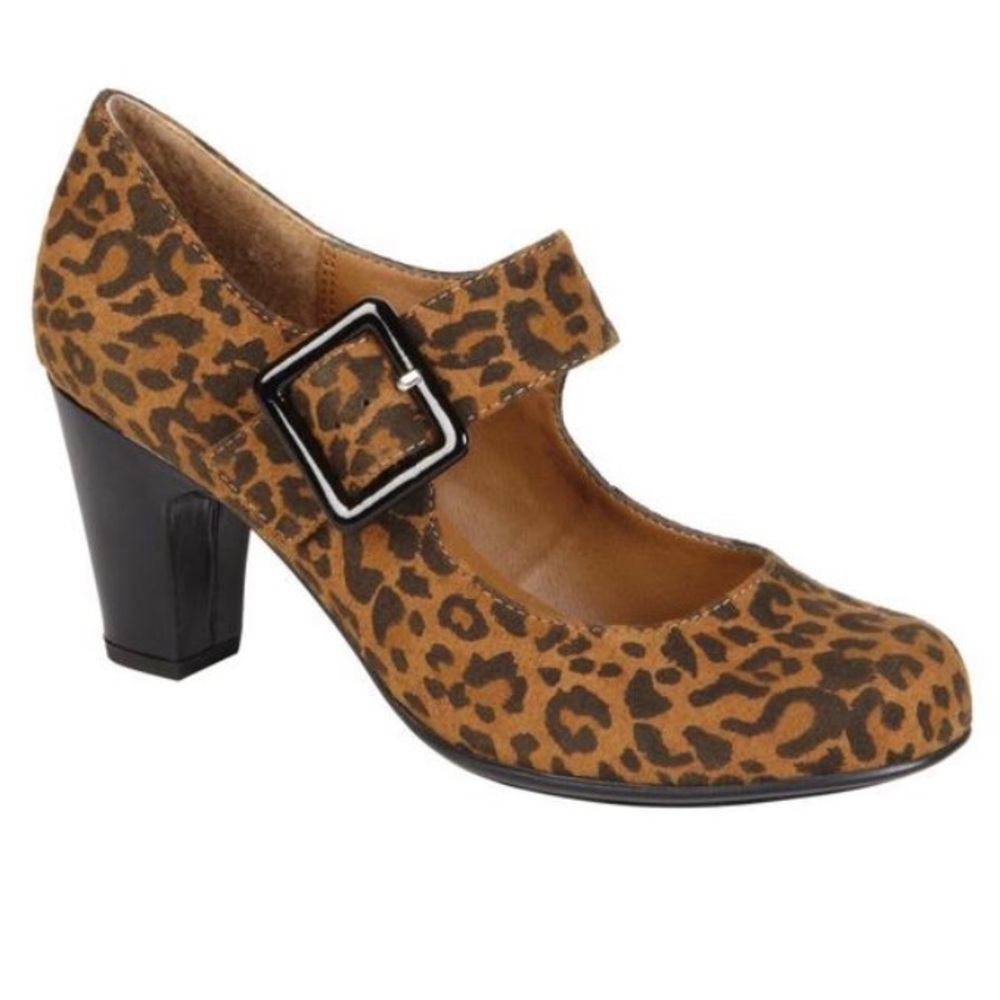 Jaclyn Smith Women's leopard Pump size 7W buckle